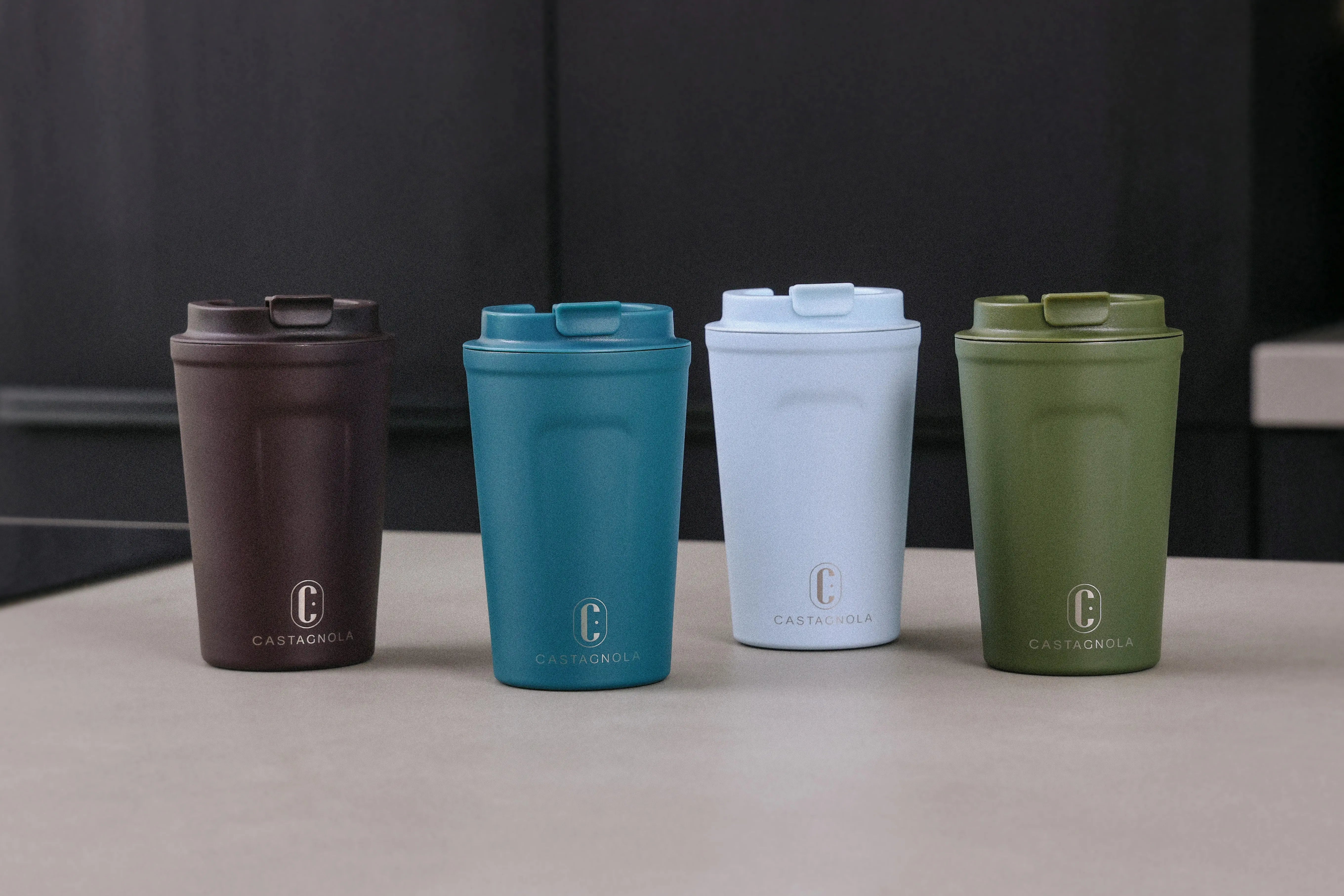 Castagnola koffiebekers in de kleuren bruin, blauw, lichtblauw en groen